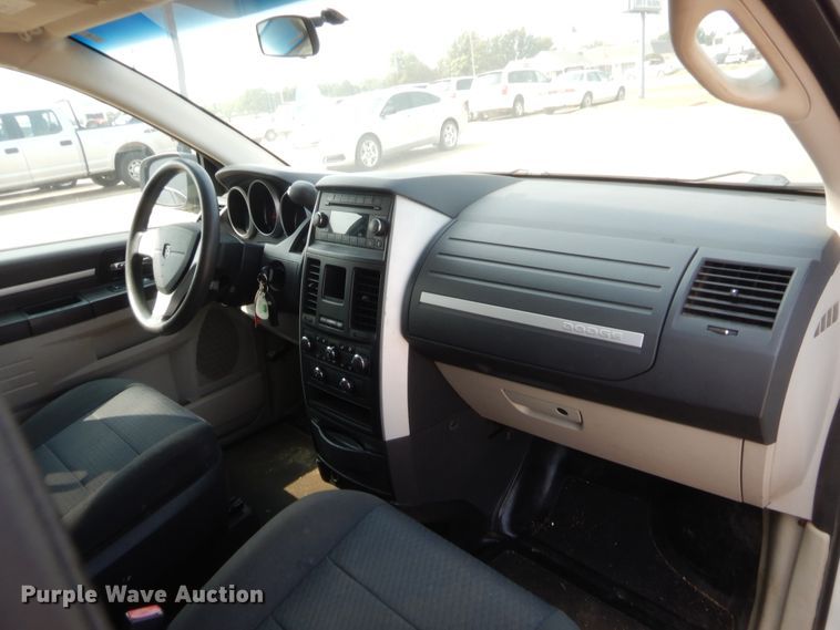 image for item HW9275 2010 Dodge Grand Caravan  van