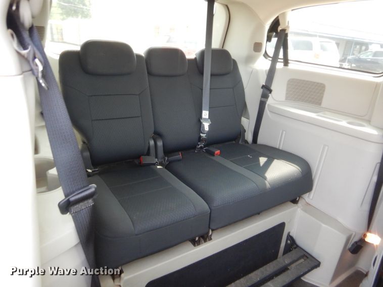 image for item HW9275 2010 Dodge Grand Caravan  van