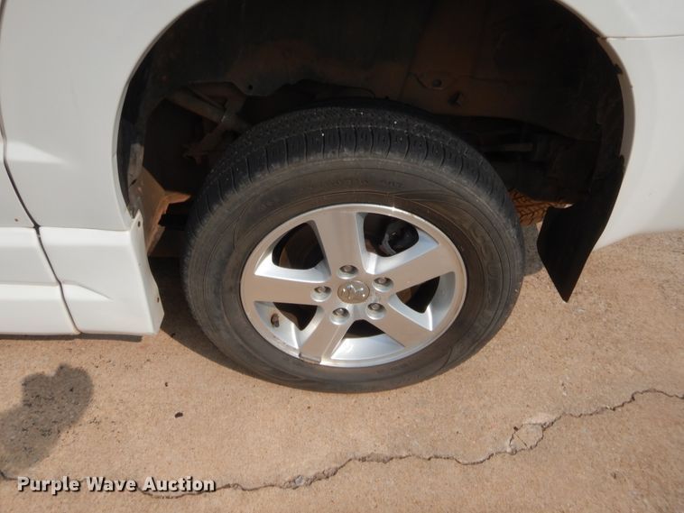 image for item HW9275 2010 Dodge Grand Caravan  van