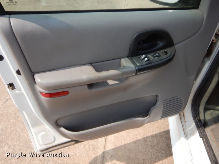 image for item HW9276 2005 Chevrolet Venture  van