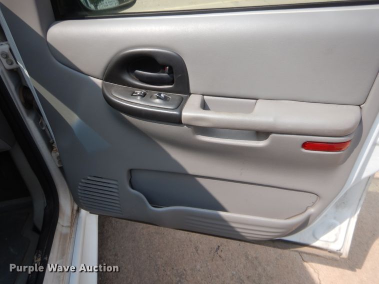 image for item HW9276 2005 Chevrolet Venture  van