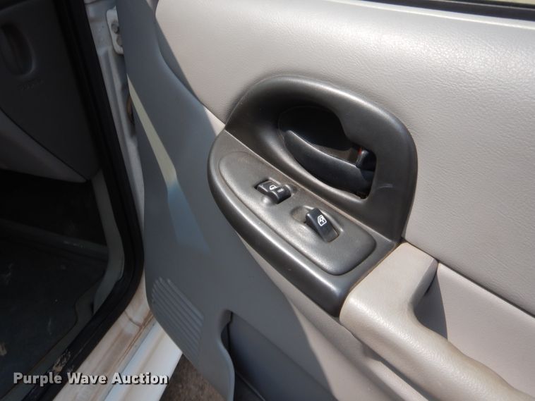 image for item HW9276 2005 Chevrolet Venture  van