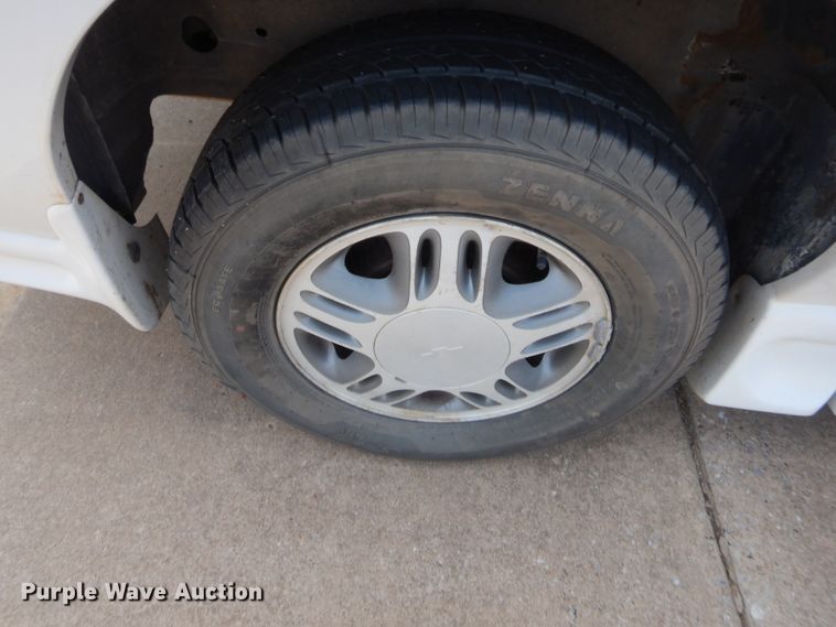 image for item HW9276 2005 Chevrolet Venture  van