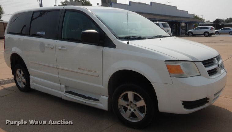 image for item HW9277 2010 Dodge Grand Caravan  van