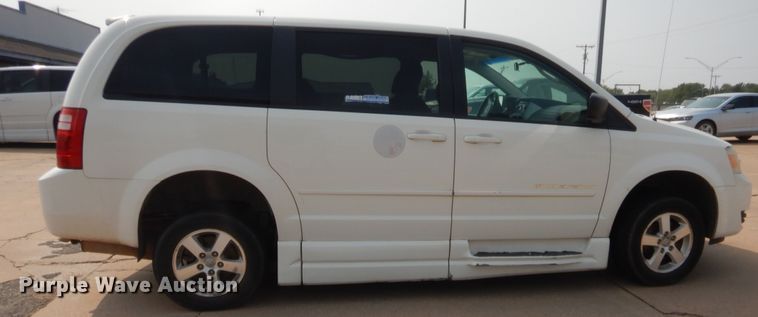 image for item HW9277 2010 Dodge Grand Caravan  van