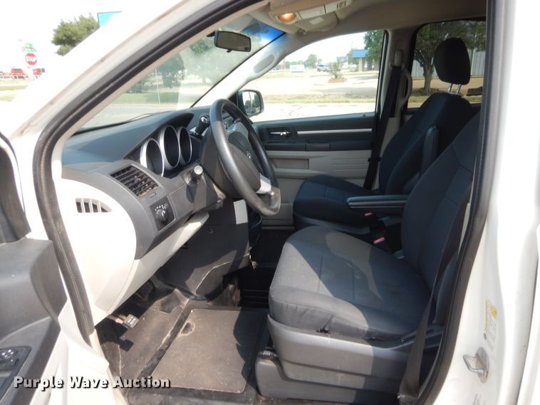 image for item HW9277 2010 Dodge Grand Caravan  van