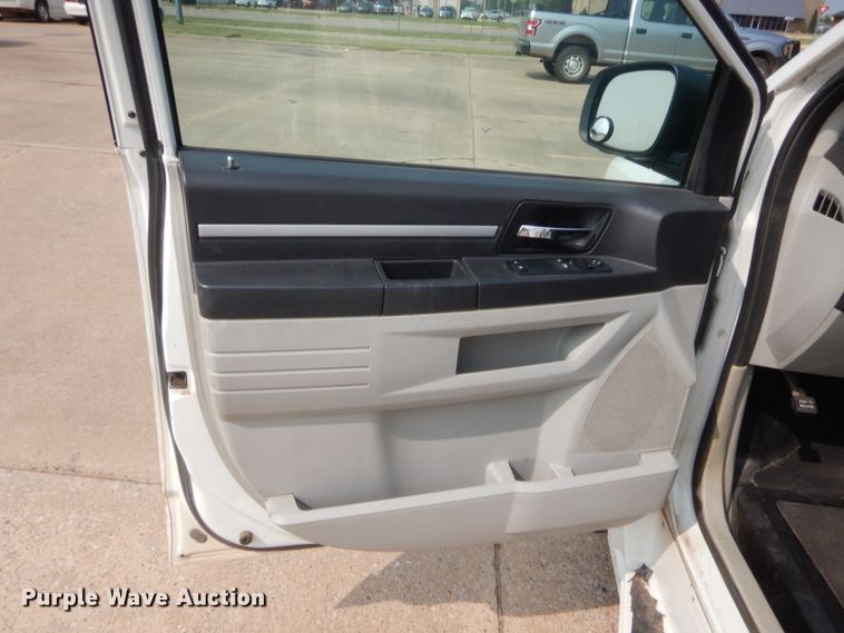 image for item HW9277 2010 Dodge Grand Caravan  van