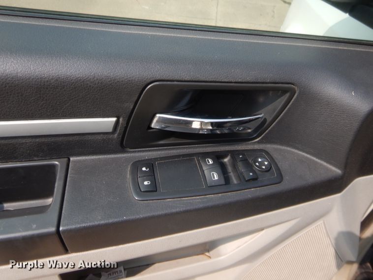 image for item HW9277 2010 Dodge Grand Caravan  van