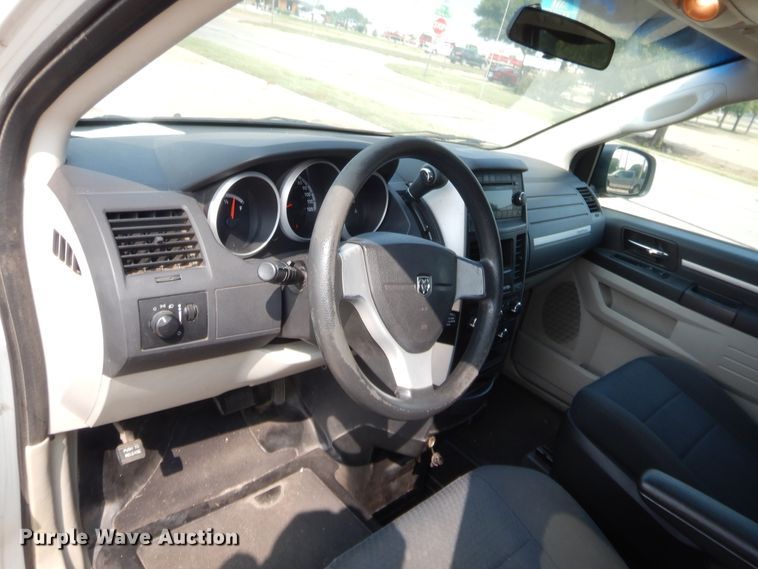 image for item HW9277 2010 Dodge Grand Caravan  van