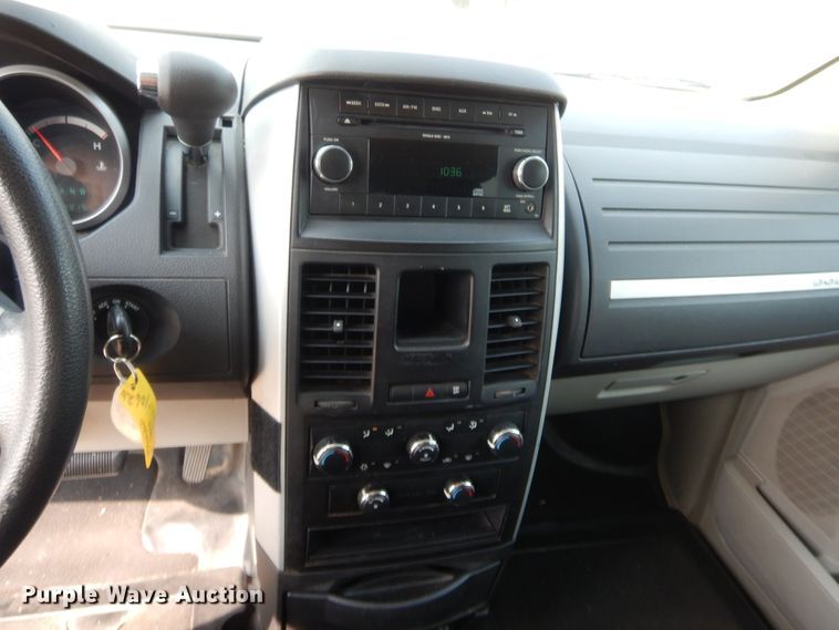 image for item HW9277 2010 Dodge Grand Caravan  van