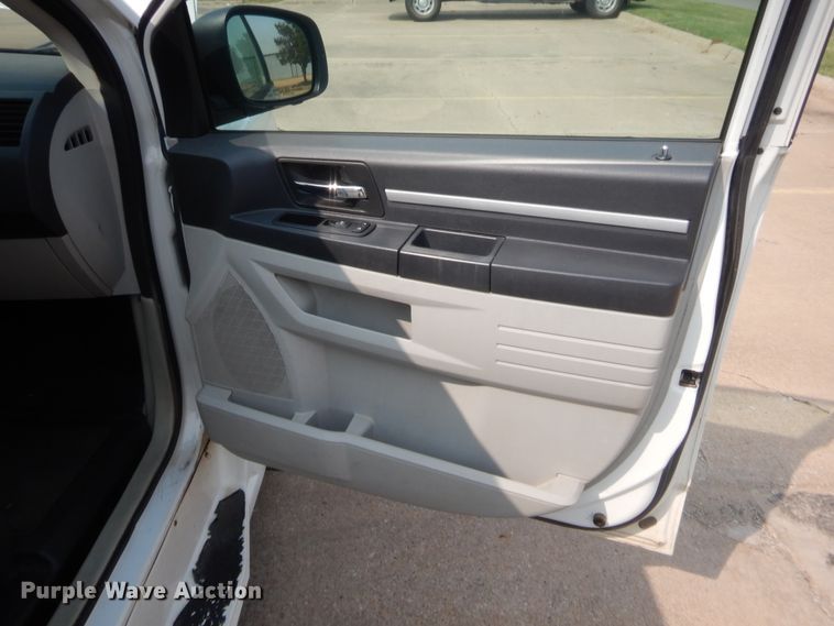 image for item HW9277 2010 Dodge Grand Caravan  van