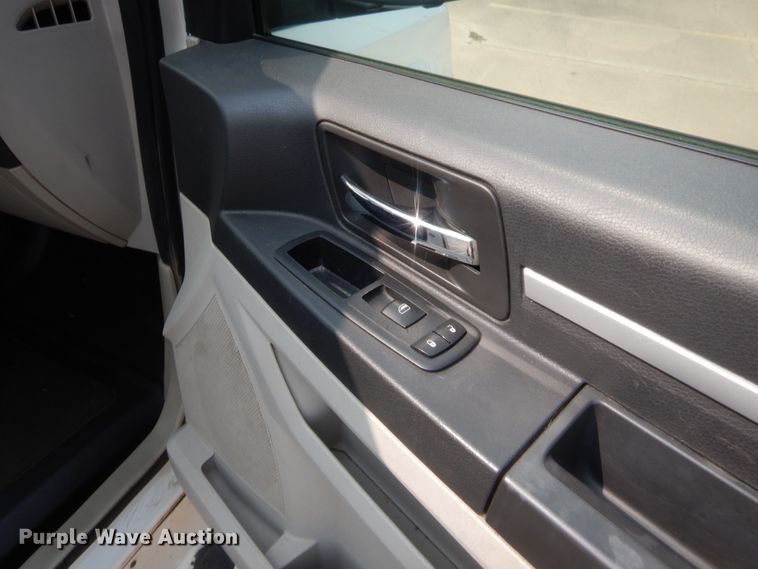 image for item HW9277 2010 Dodge Grand Caravan  van