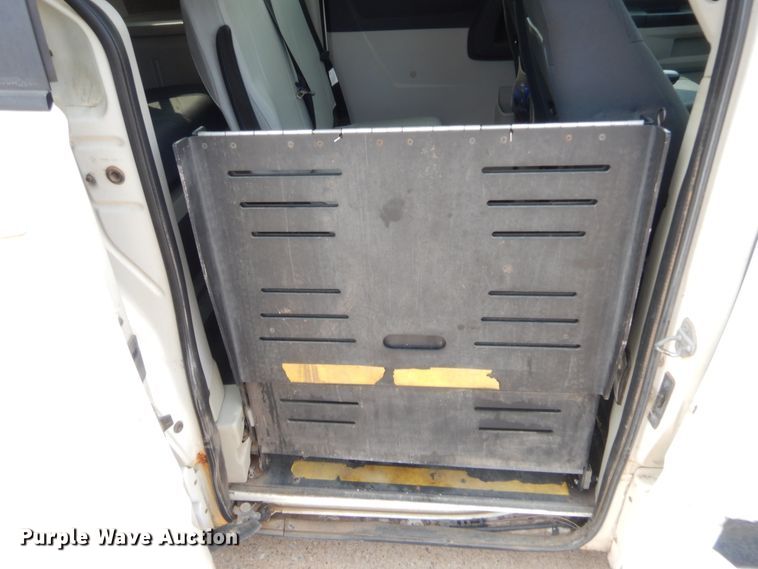 image for item HW9277 2010 Dodge Grand Caravan  van