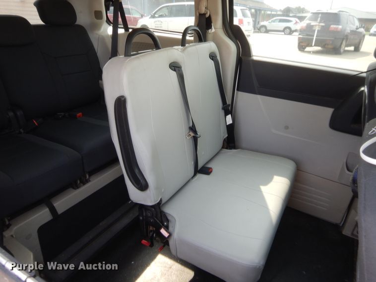 image for item HW9277 2010 Dodge Grand Caravan  van