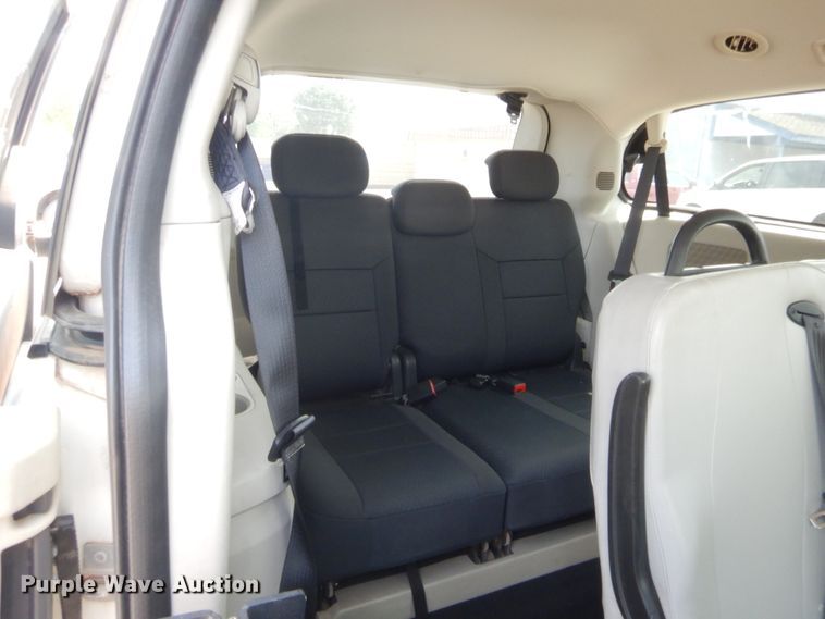 image for item HW9277 2010 Dodge Grand Caravan  van