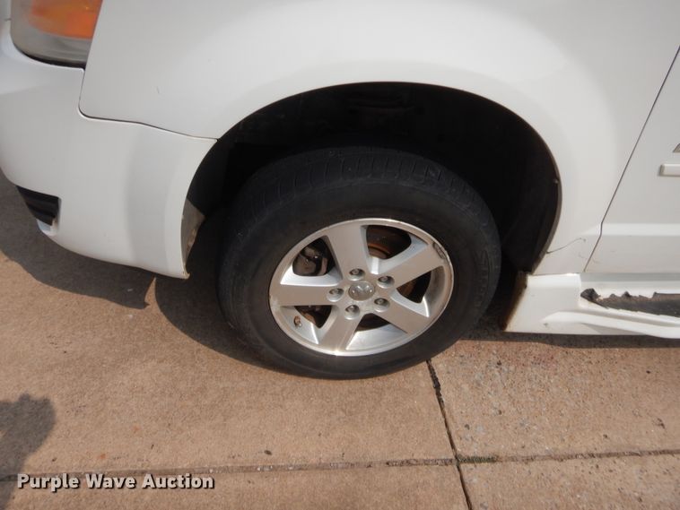image for item HW9277 2010 Dodge Grand Caravan  van