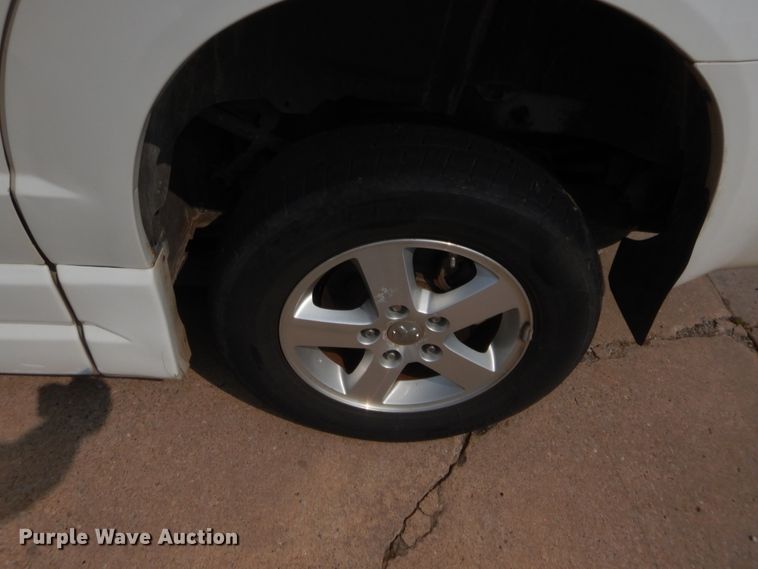 image for item HW9277 2010 Dodge Grand Caravan  van