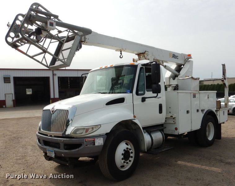 image for item AF9975 2012 International DuraStar 4300  bucket truck