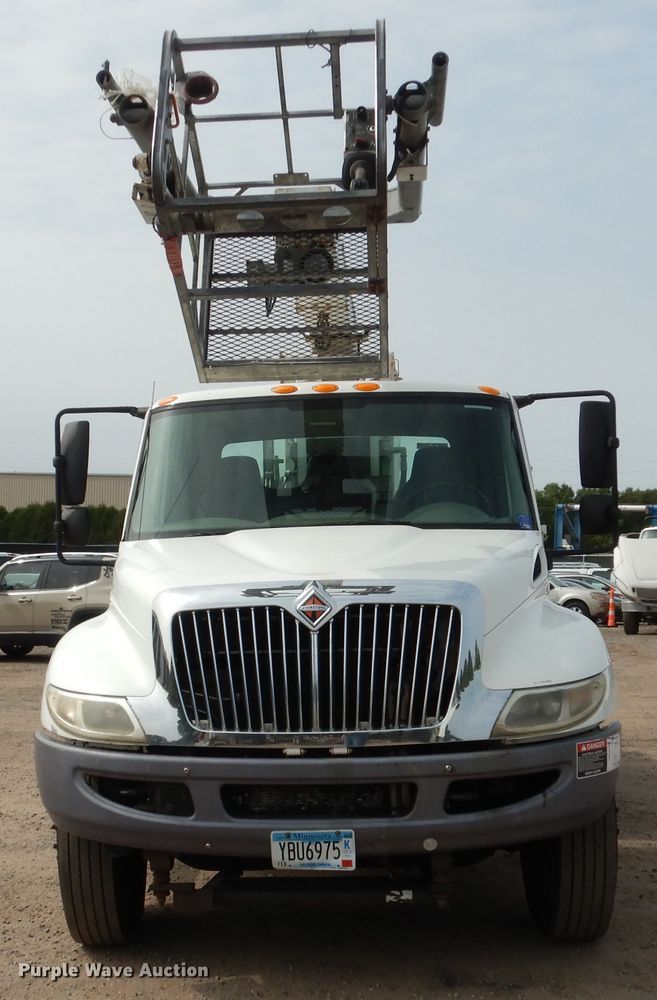 image for item AF9975 2012 International DuraStar 4300  bucket truck