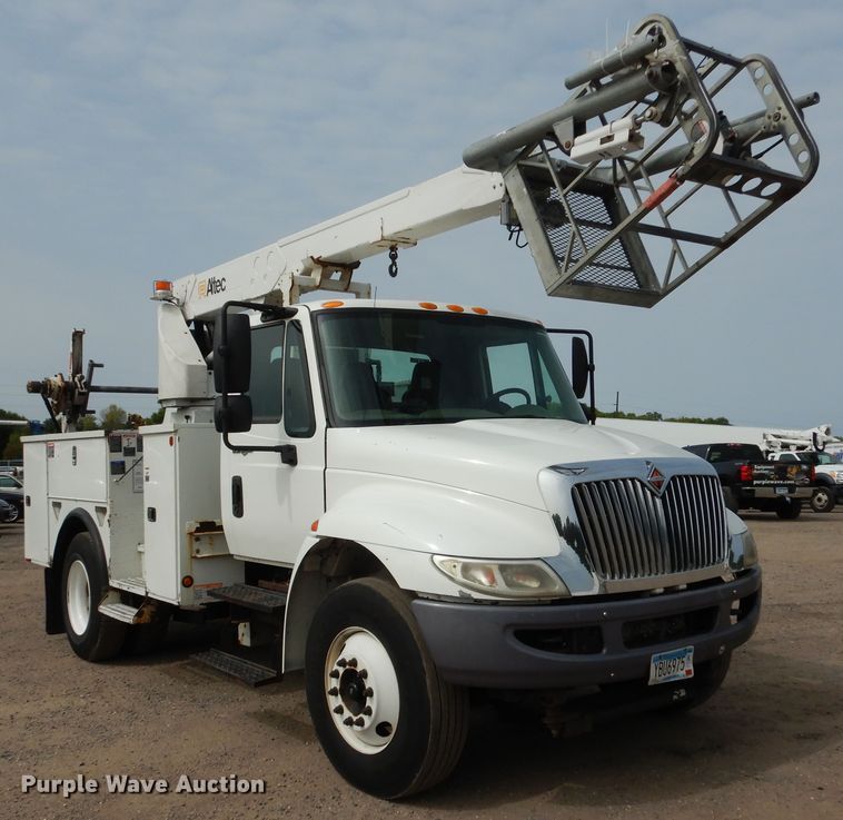 image for item AF9975 2012 International DuraStar 4300  bucket truck