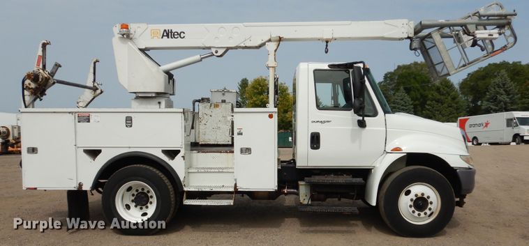 image for item AF9975 2012 International DuraStar 4300  bucket truck