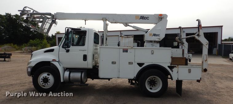 image for item AF9975 2012 International DuraStar 4300  bucket truck