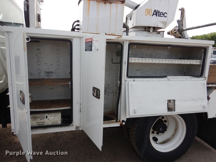 image for item AF9975 2012 International DuraStar 4300  bucket truck