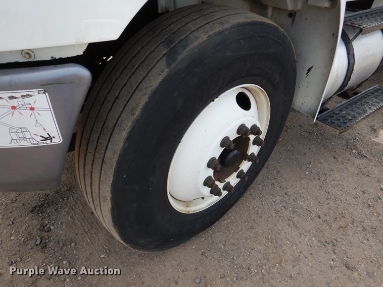 image for item AF9975 2012 International DuraStar 4300  bucket truck