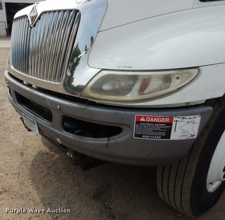 image for item AF9975 2012 International DuraStar 4300  bucket truck