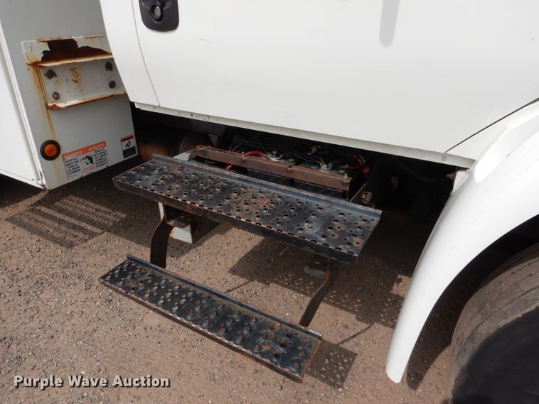 image for item AF9975 2012 International DuraStar 4300  bucket truck