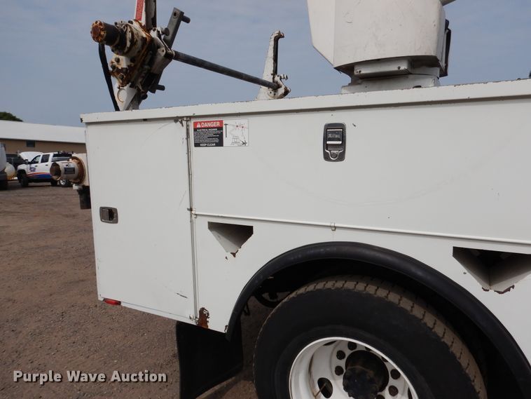 image for item AF9975 2012 International DuraStar 4300  bucket truck