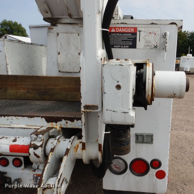 image for item AF9975 2012 International DuraStar 4300  bucket truck