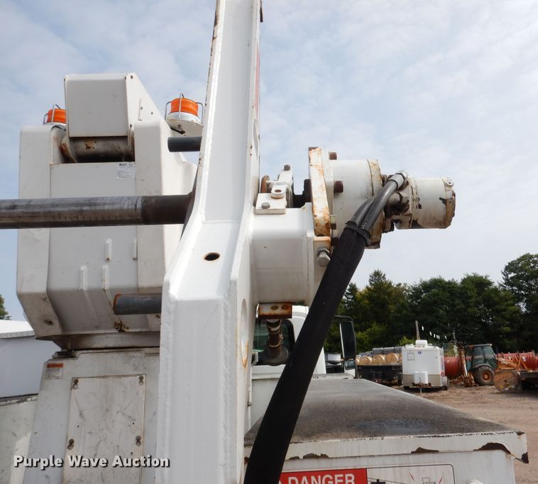 image for item AF9975 2012 International DuraStar 4300  bucket truck