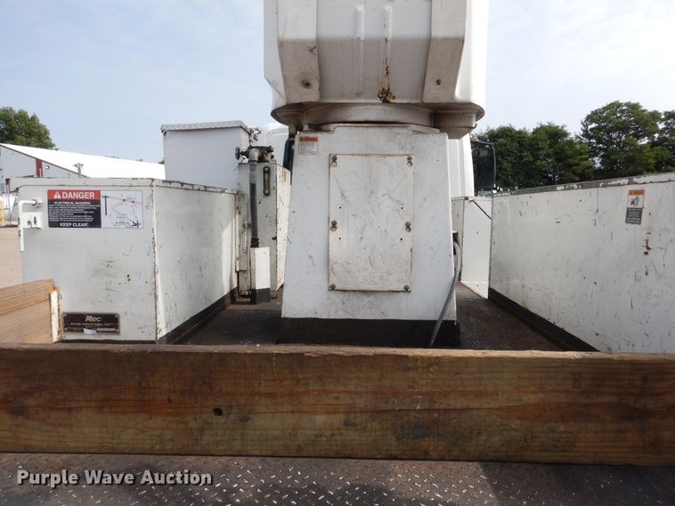 image for item AF9975 2012 International DuraStar 4300  bucket truck