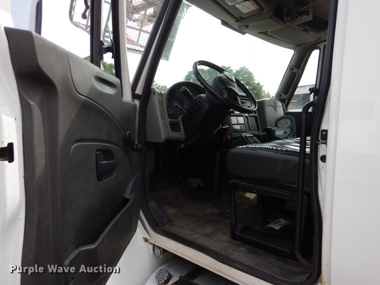 image for item AF9975 2012 International DuraStar 4300  bucket truck