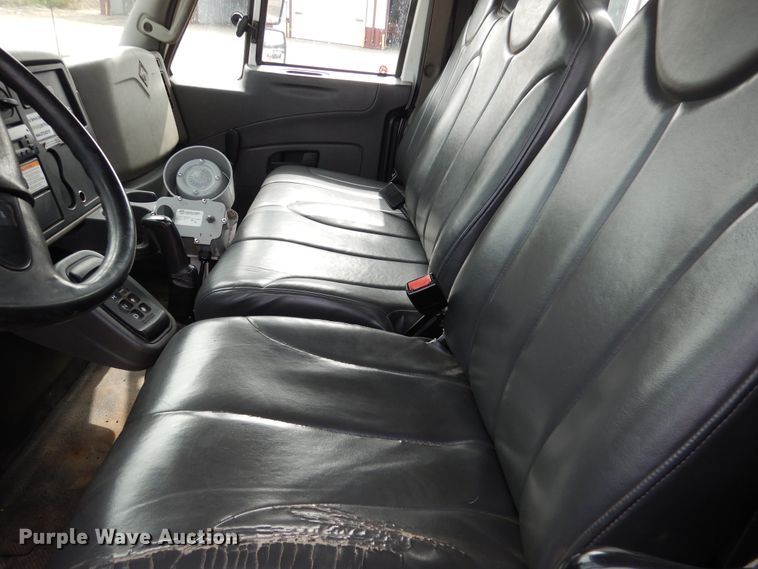 image for item AF9975 2012 International DuraStar 4300  bucket truck