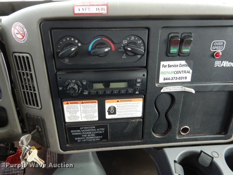 image for item AF9975 2012 International DuraStar 4300  bucket truck