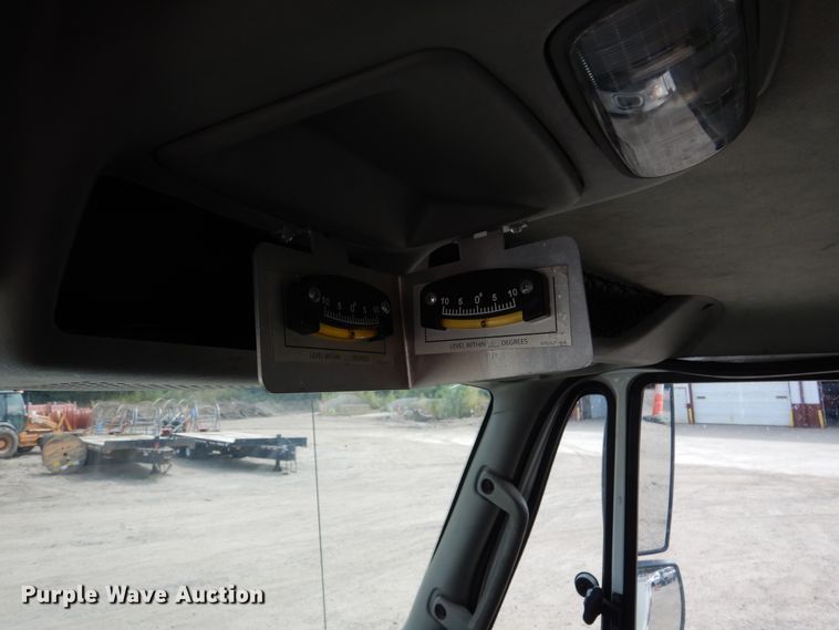 image for item AF9975 2012 International DuraStar 4300  bucket truck