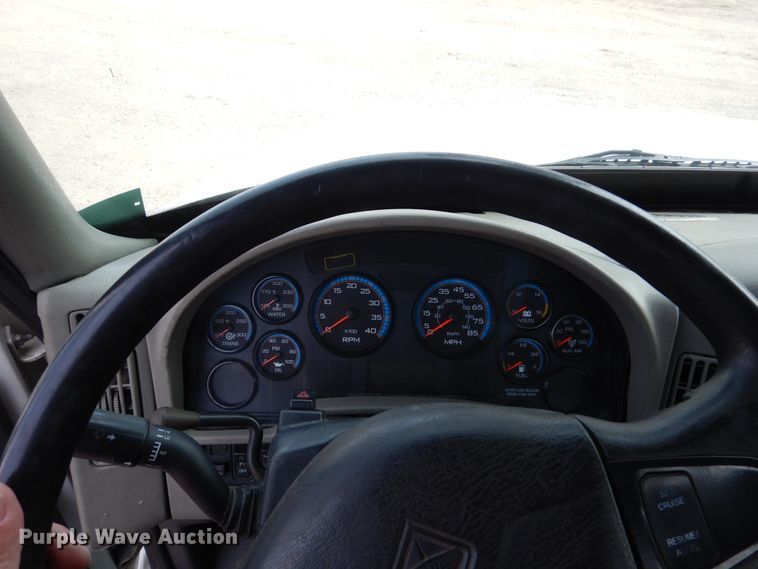 image for item AF9975 2012 International DuraStar 4300  bucket truck