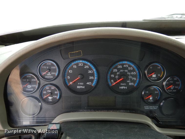 image for item AF9975 2012 International DuraStar 4300  bucket truck