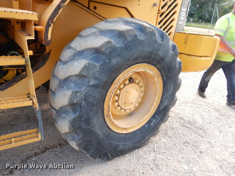 image for item AF9977 2005 Volvo L90E  wheel loader