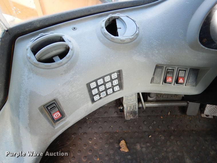 image for item AF9977 2005 Volvo L90E  wheel loader