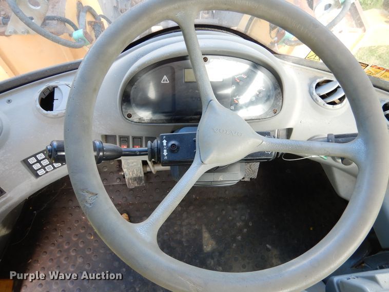 image for item AF9977 2005 Volvo L90E  wheel loader