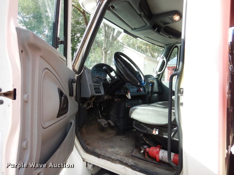 image for item AF9979 2006 International 7500  dump truck