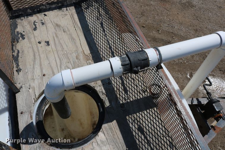 image for item DD6141 2000 Interstate 20DT equipment trailer with mixing system