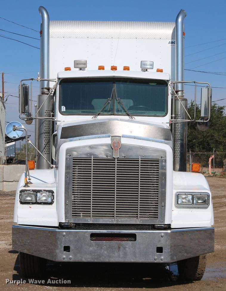 image for item DD6142 1995 Kenworth T800  box truck with mixing system