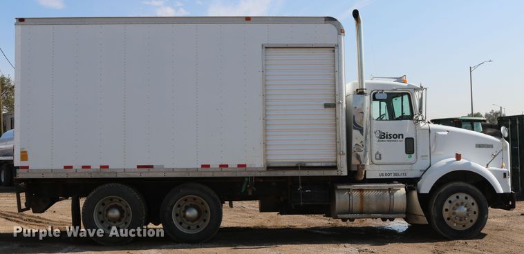 image for item DD6142 1995 Kenworth T800  box truck with mixing system