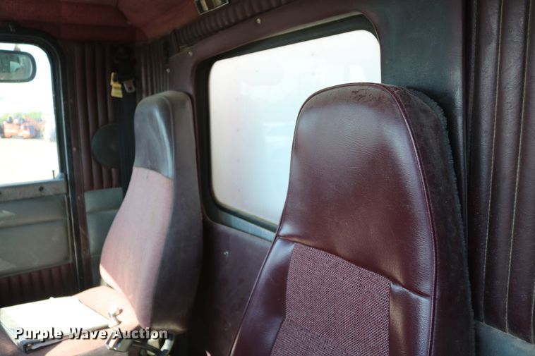 image for item DD6142 1995 Kenworth T800  box truck with mixing system