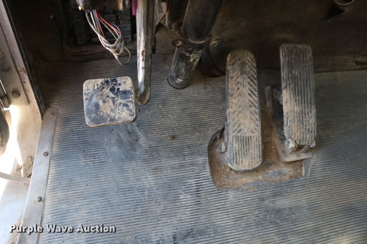 image for item DD6142 1995 Kenworth T800  box truck with mixing system