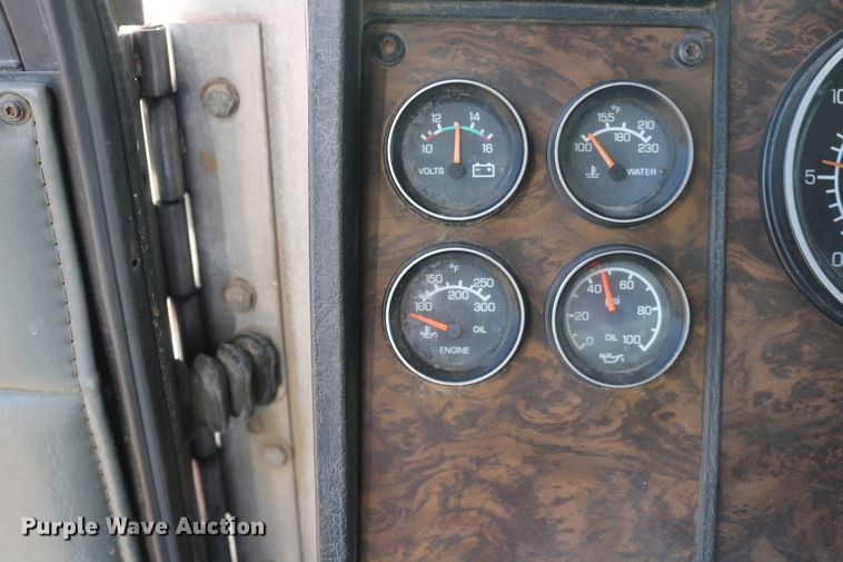 image for item DD6142 1995 Kenworth T800  box truck with mixing system